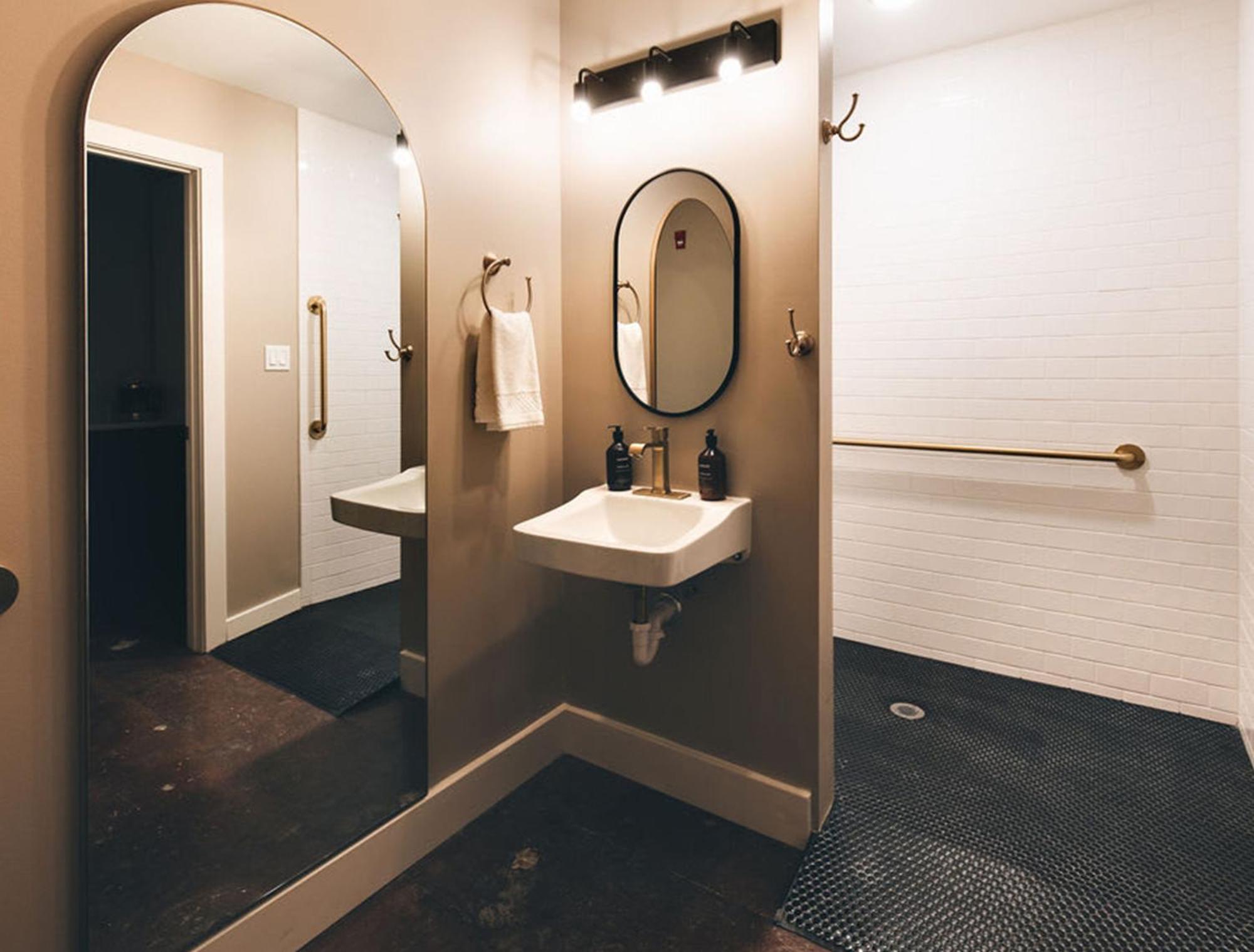 The Bellwether Hotel Луисвилл Экстерьер фото